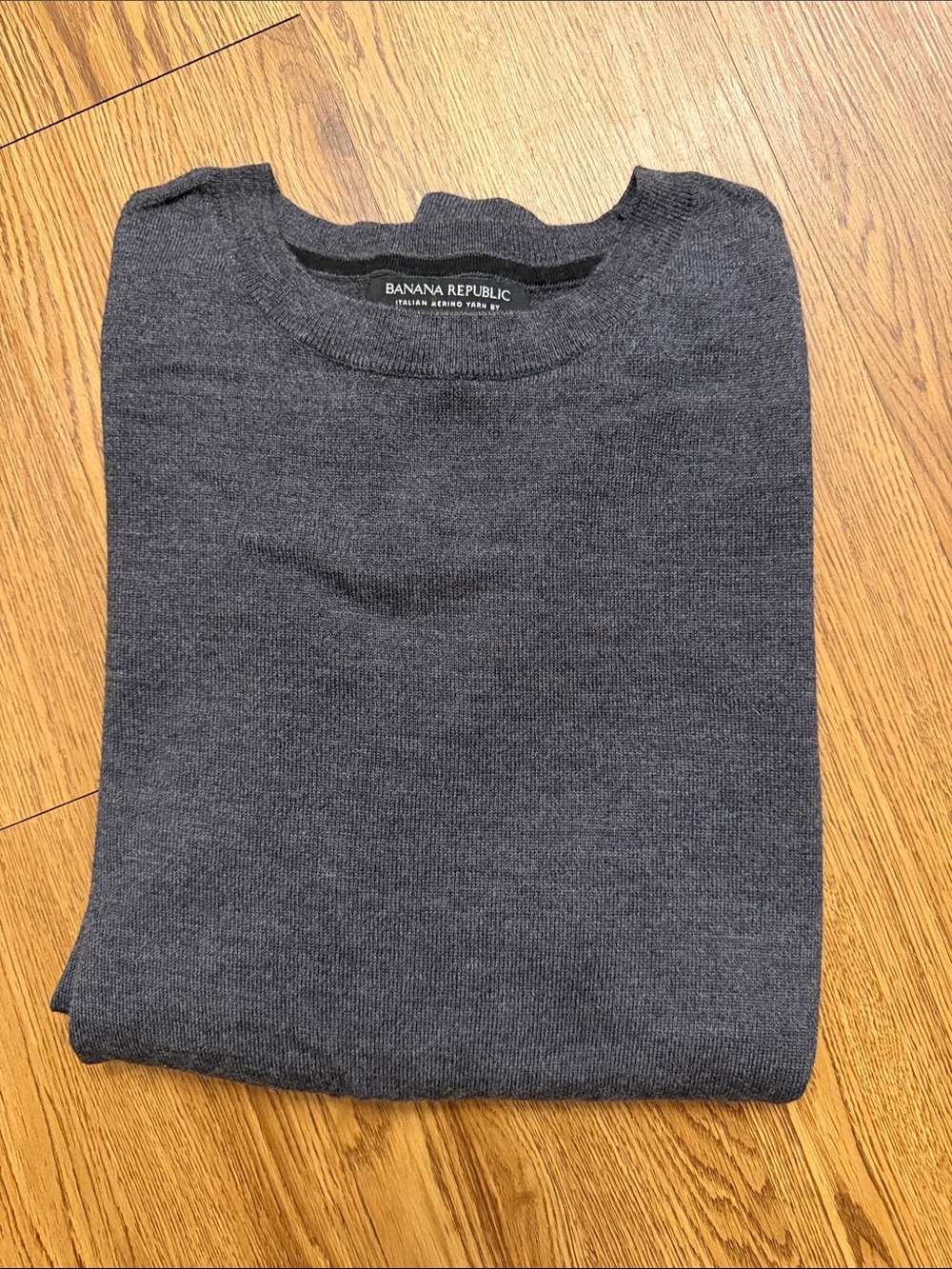 Banana Republic Men's Crewneck Sweater - Charcoal Gray